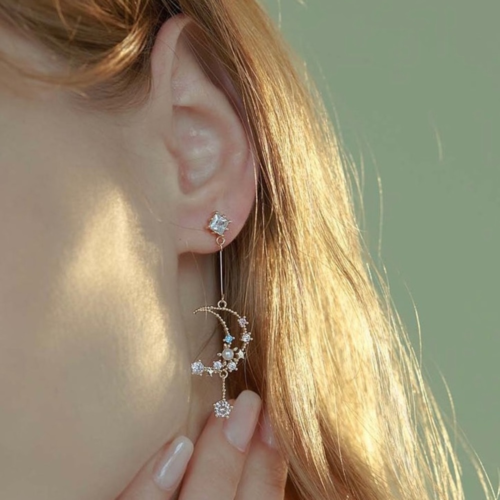 NWT l Moon and Star 🌙 ⭐️ earrings - Picture 3 of 5
